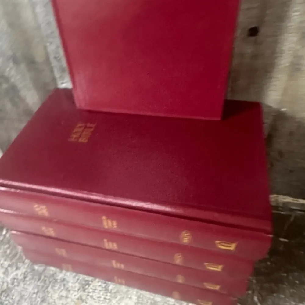 Thomas Nelson NKJV Bible 1982 Red Letter‎ Burgundy Cover Lot of 5